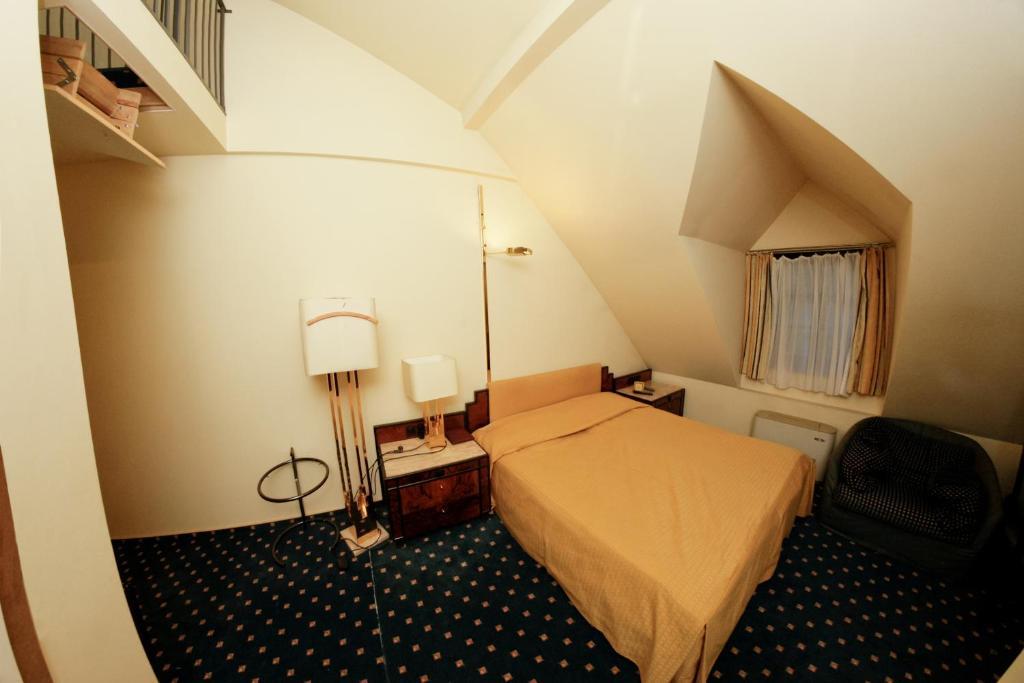 Hotel Podzamcze Tarnów Exteriör bild