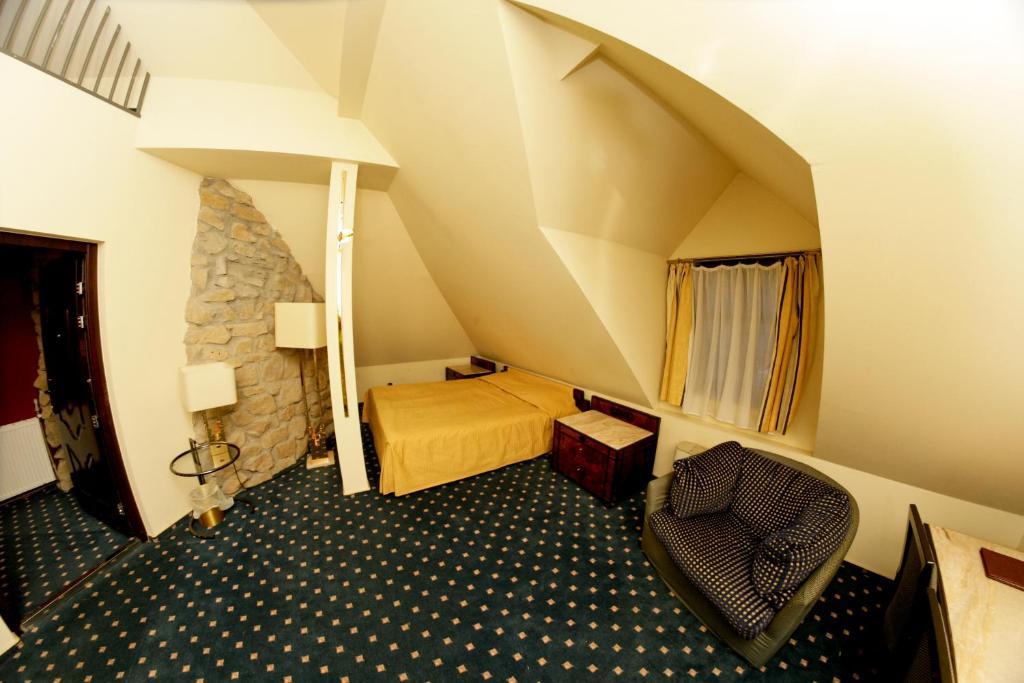 Hotel Podzamcze Tarnów Exteriör bild