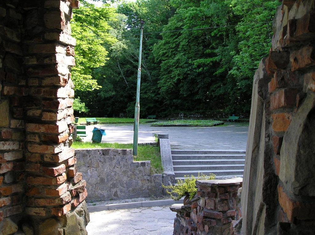 Hotel Podzamcze Tarnów Exteriör bild
