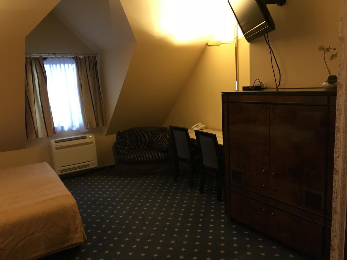Hotel Podzamcze Tarnów Exteriör bild