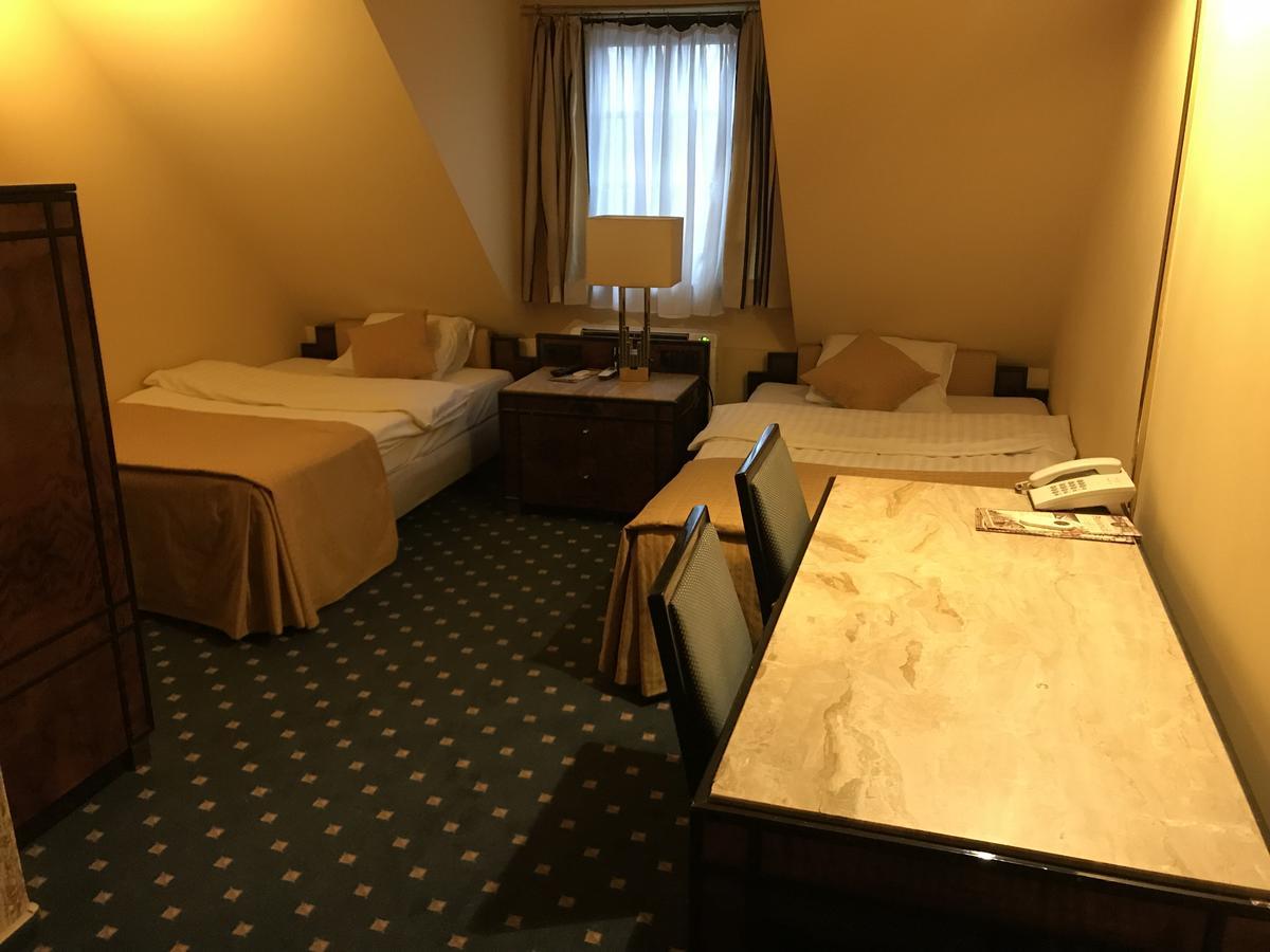Hotel Podzamcze Tarnów Exteriör bild