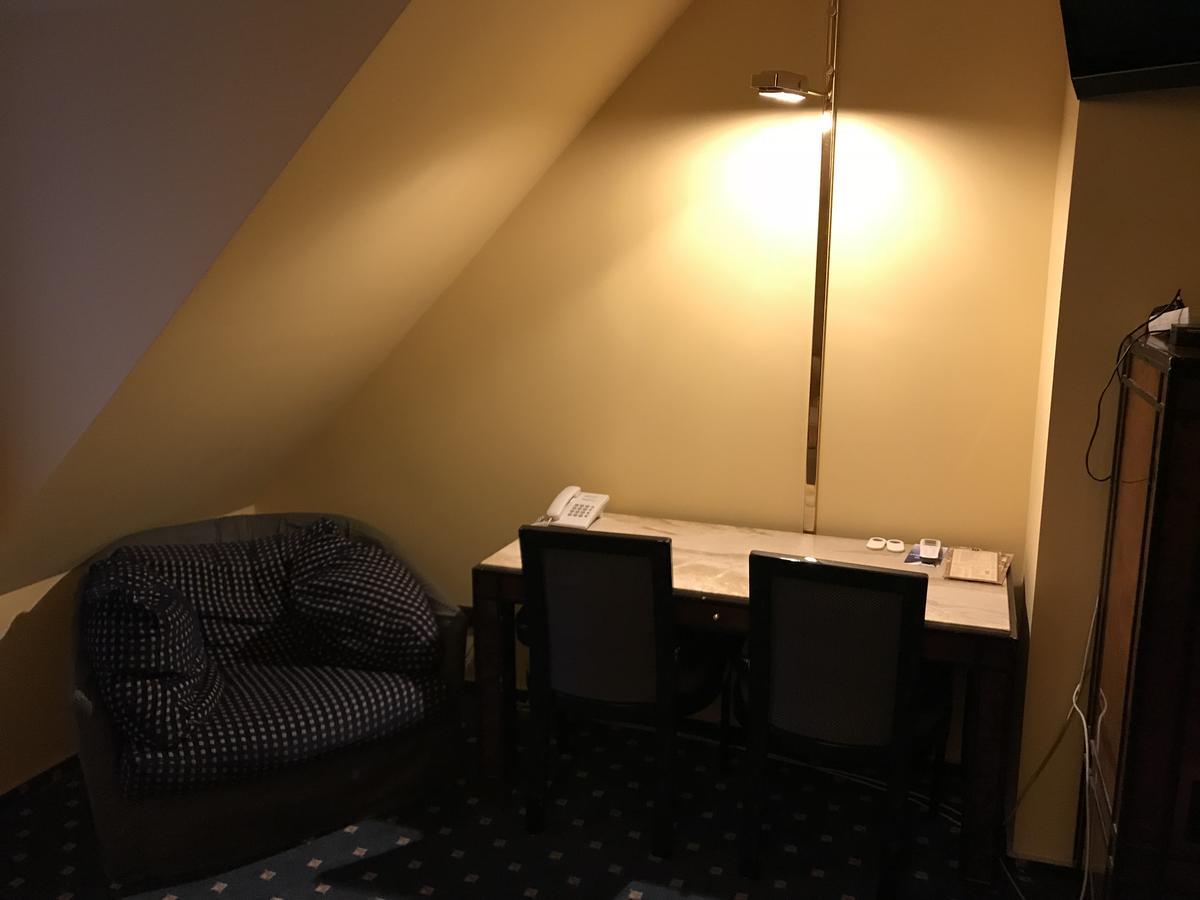 Hotel Podzamcze Tarnów Exteriör bild