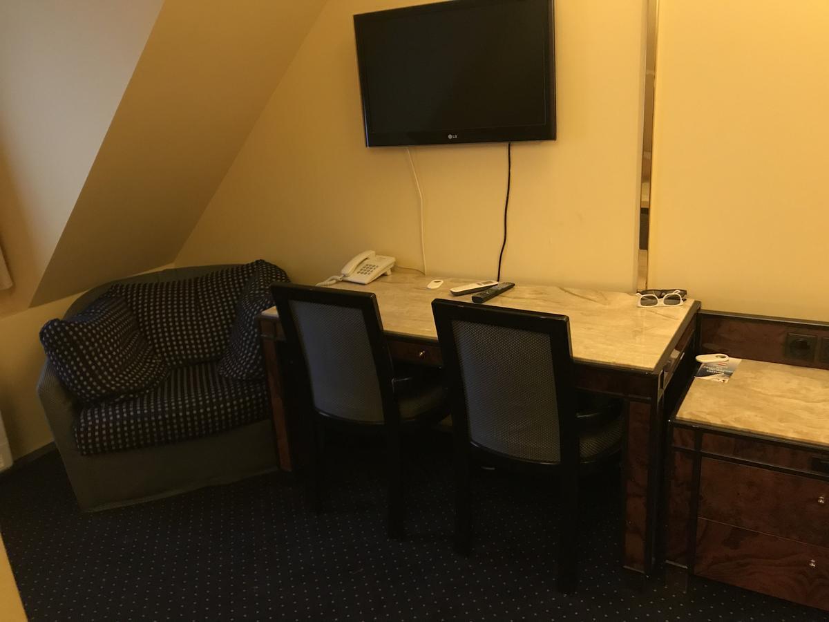 Hotel Podzamcze Tarnów Exteriör bild
